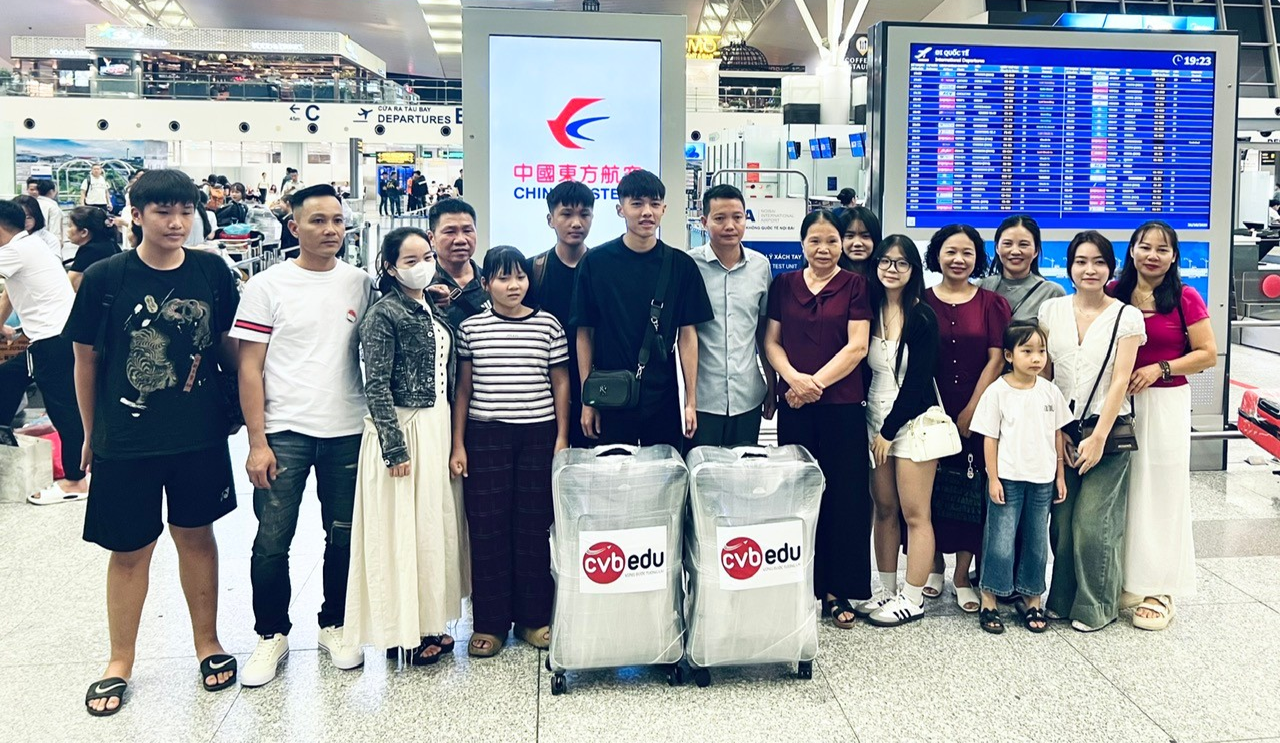 TIỄN BAY MAI PHƯƠNG VÀ DUY SƠN CẤT CÁNH ĐẾN CHLB ĐỨC