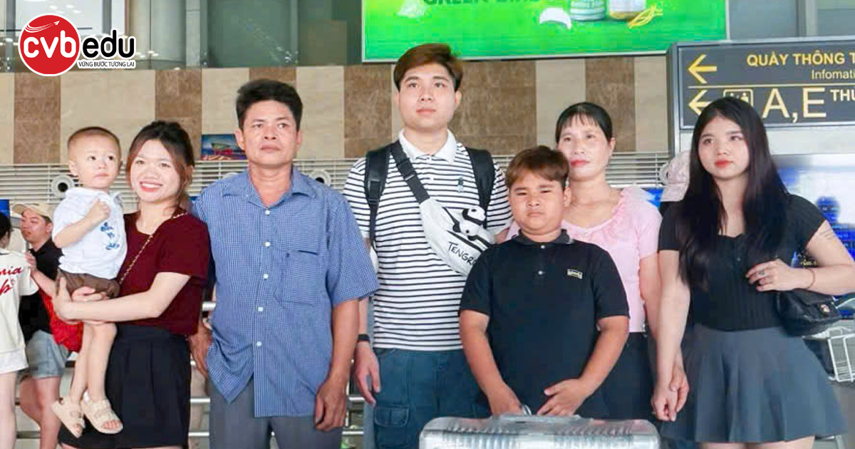 Tiễn bay học viên Phan Văn Hân  - Ngành chế biến thực phẩm